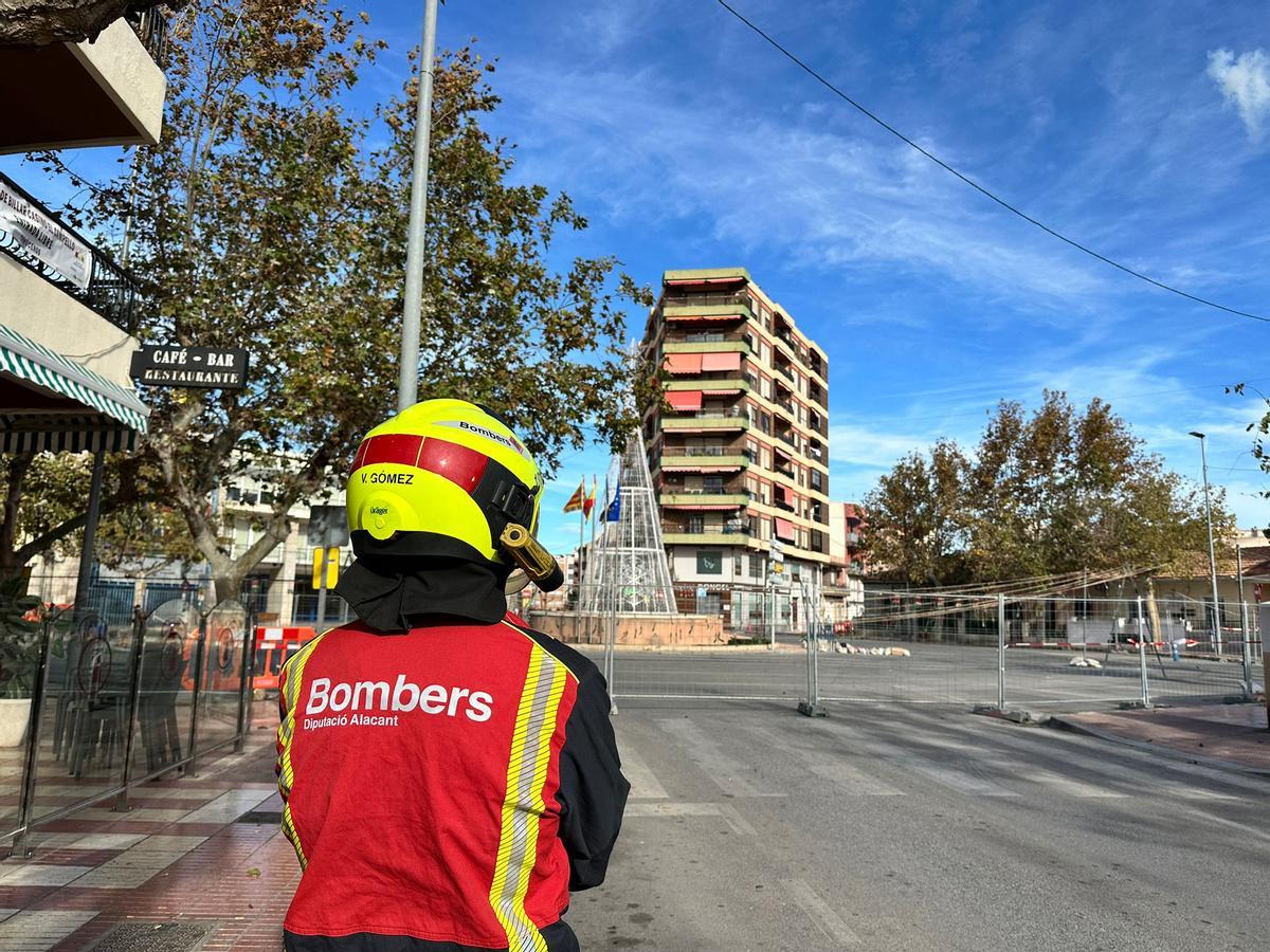 Un bombero, antes del disparo.