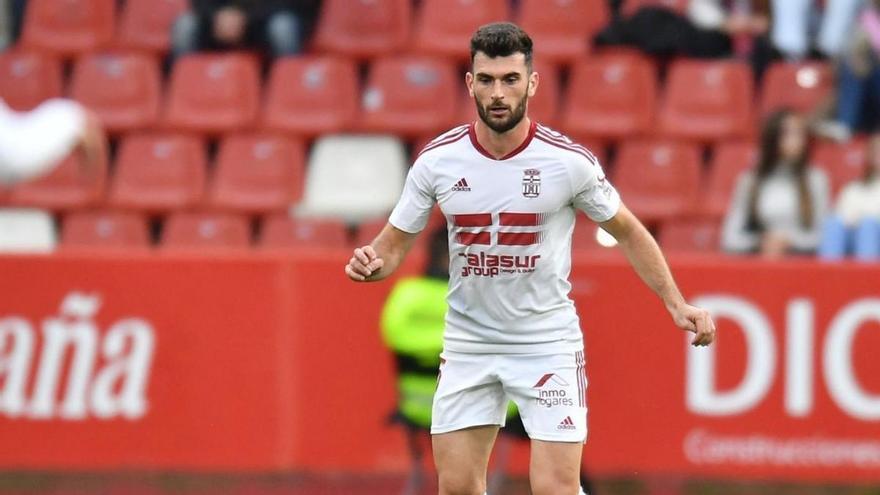 Pablo Vázquez, jugador del FC Cartagena, durante el encuentro en Gijón. | FC CARTAGENA