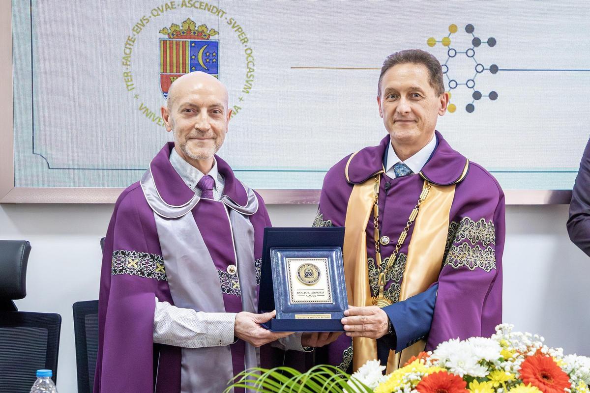 El catedrático de Química Orgánica de la UA, durante su investidura como doctor honoris causa en Bulgaria