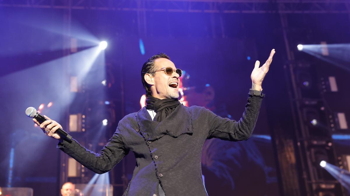 La espera "valió la pena": Marc Anthony parte caderas en Oviedo a ritmo de salsa