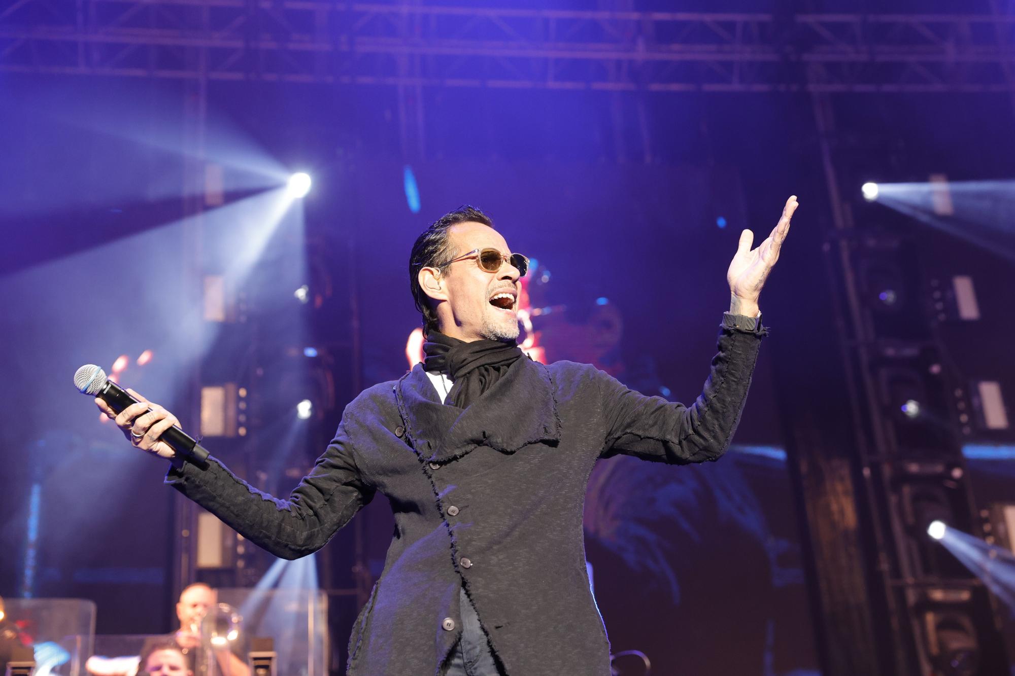 La espera "valió la pena": Marc Anthony parte caderas en Oviedo a ritmo de salsa