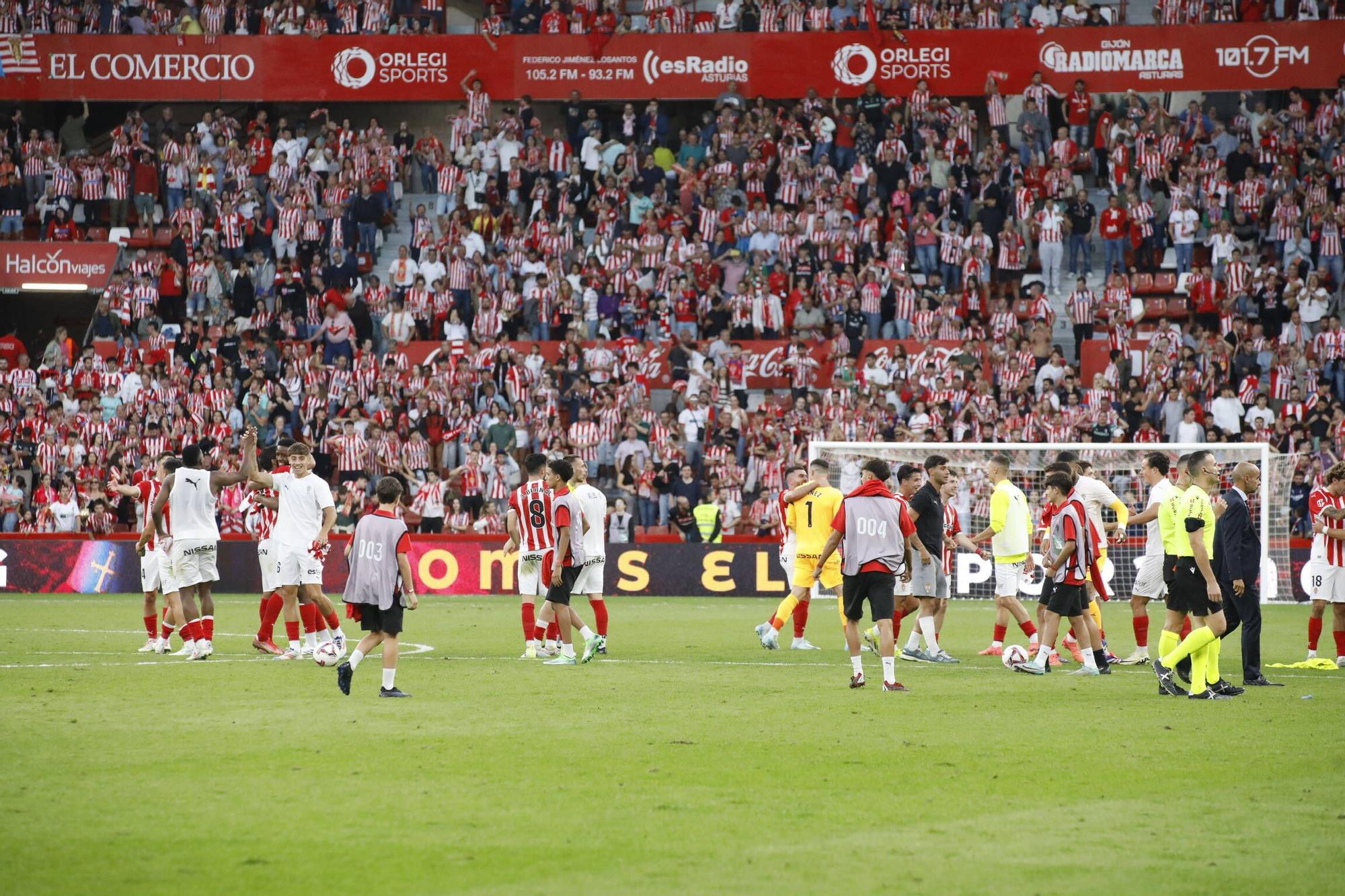 Derbi asturiano: las imágenes del partido entre el Sporting y el Oviedo en El Molinón