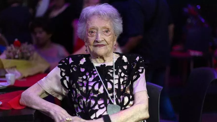 Pepita Bernat celebra sus 107 años rodeada de 'drag queens': "Estoy espléndida"