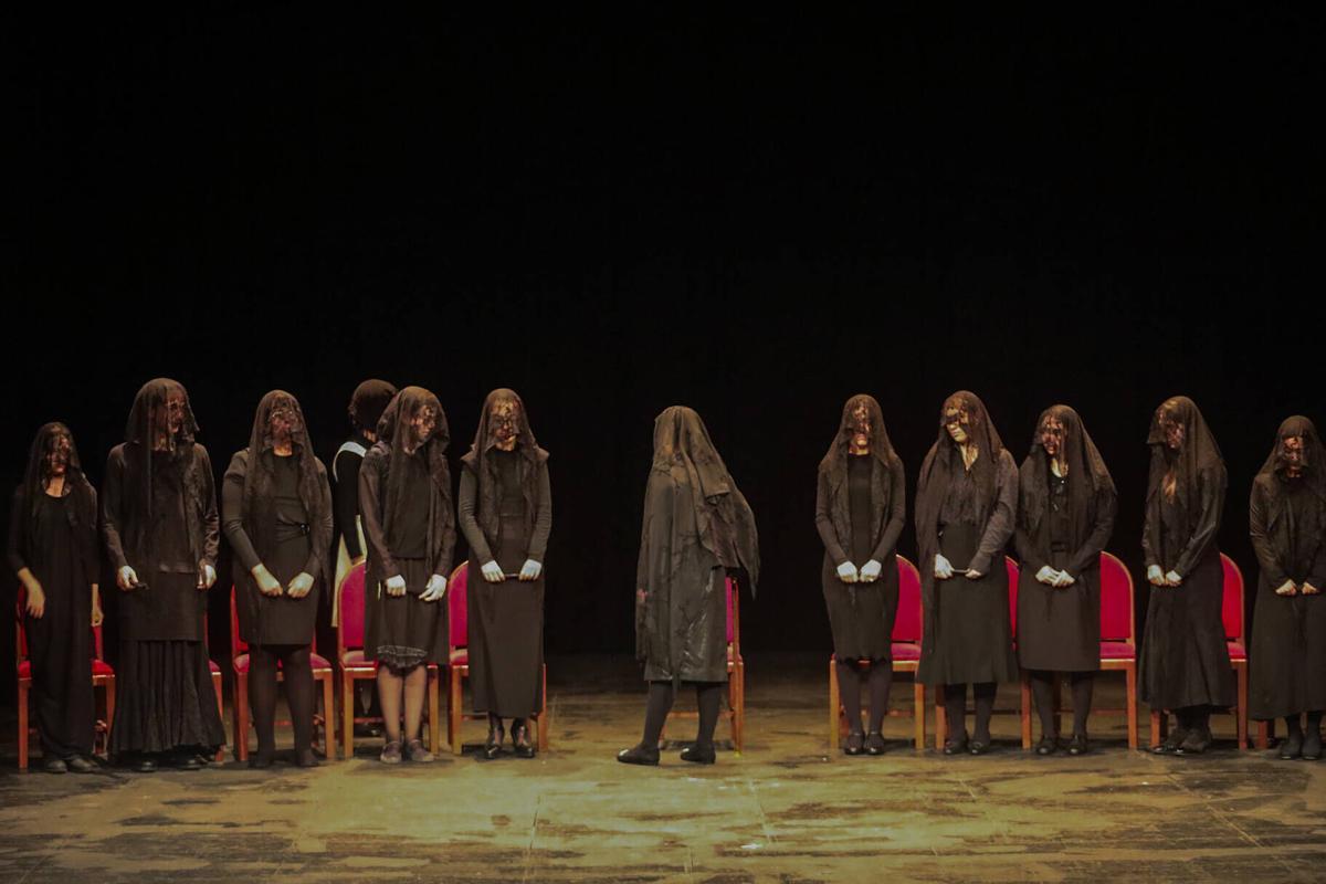 Zamora. Teatro Principal El grupo de teatro del lES Claudio Moyano pone en escena "La casa de Bernarda Alba", dentro de la Muestra Provincial de Teatro Escolar