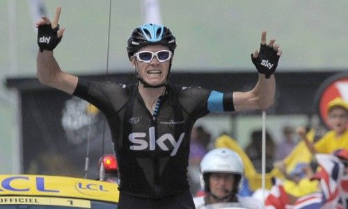 Chris Froome gana la octava etapa del Tour de Francia y se viste con el maillot amarillo.