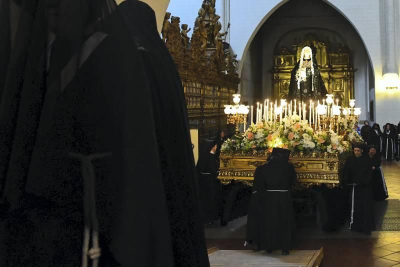 Acto de la Virgen de la Soledad ante el Cristo de la Cama