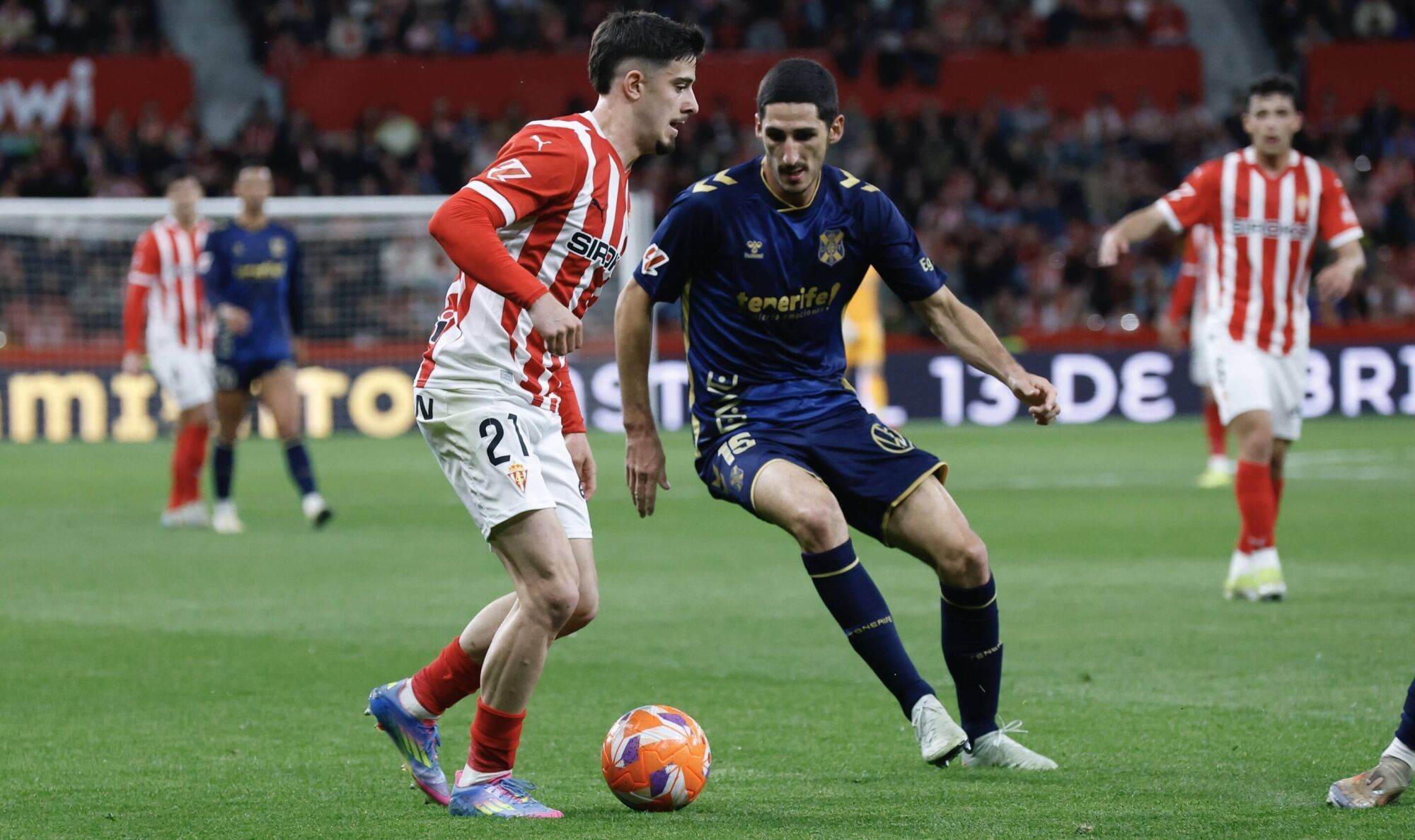 EN IMÁGENES: El Sporting - Tenerife disputado en El Molinón