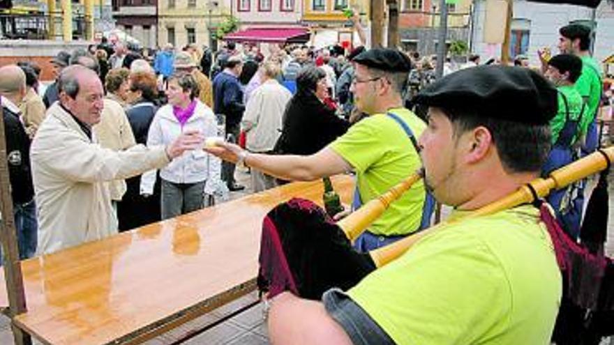 Asistentes a la anterior edición del Festival de la Sidra de San Martín.