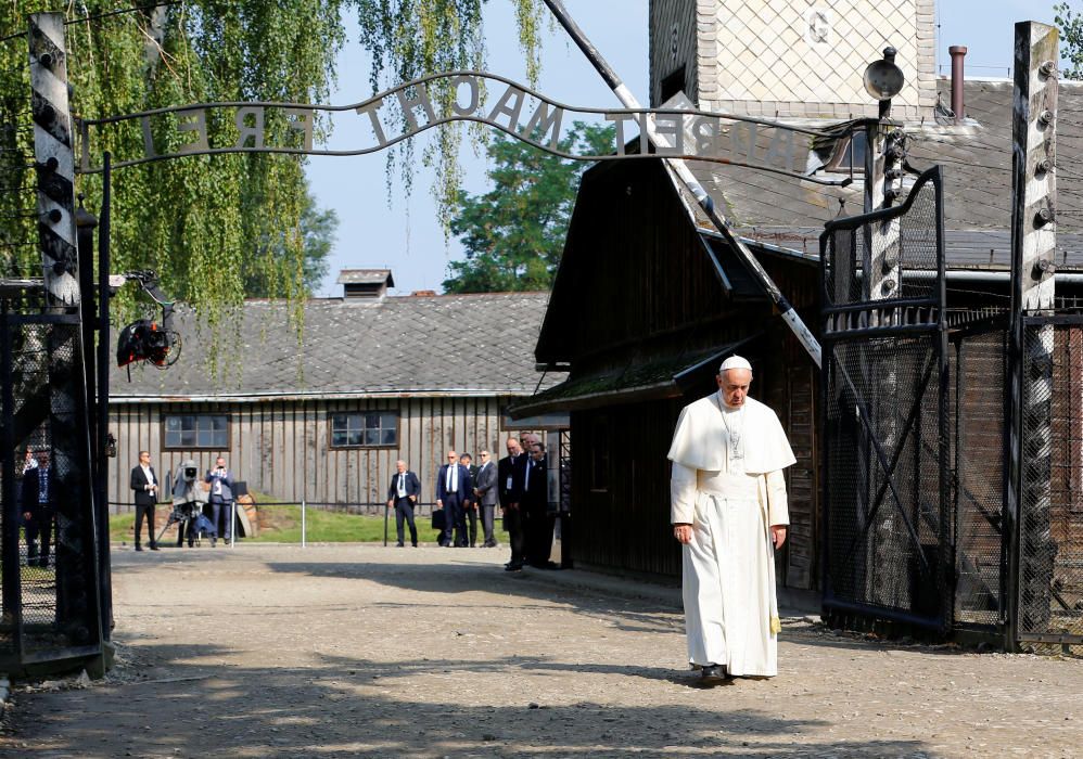 El Papa visita el campo de concentración de Auschwitz