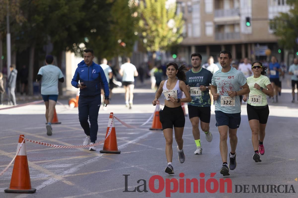 Carrera '10K Assota por ti' en Caravaca (salida y giro primera vuelta)
