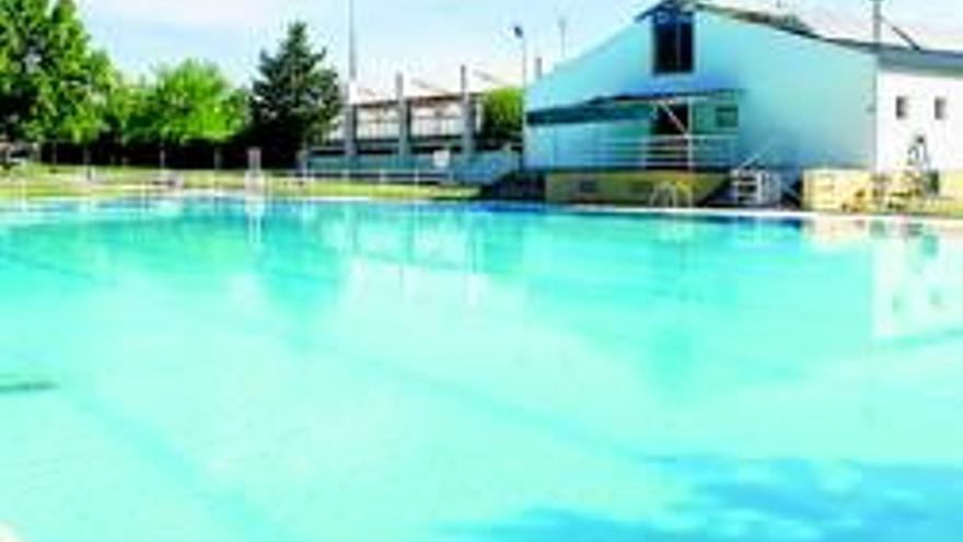 El ayuntamiento acomete mejoras en las instalaciones de la piscina