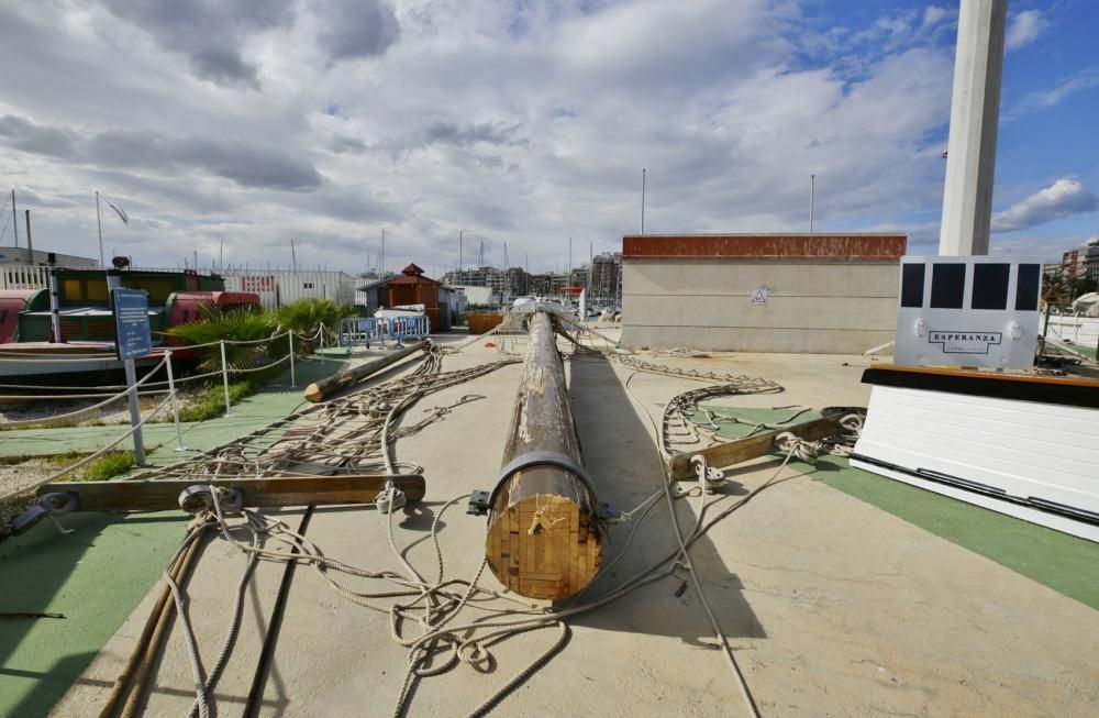 El Ayuntamiento retira el bauprés, el trinquete y el palo mayor para evitar el riesgo de caída