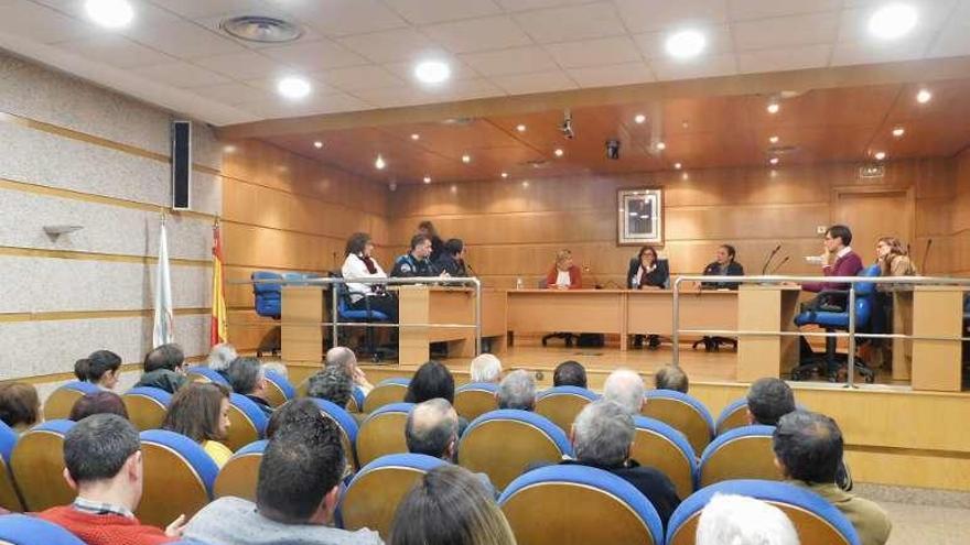 Reunión informativa con técnicos de la Xunta y la alcaldesa. // D.B.M.