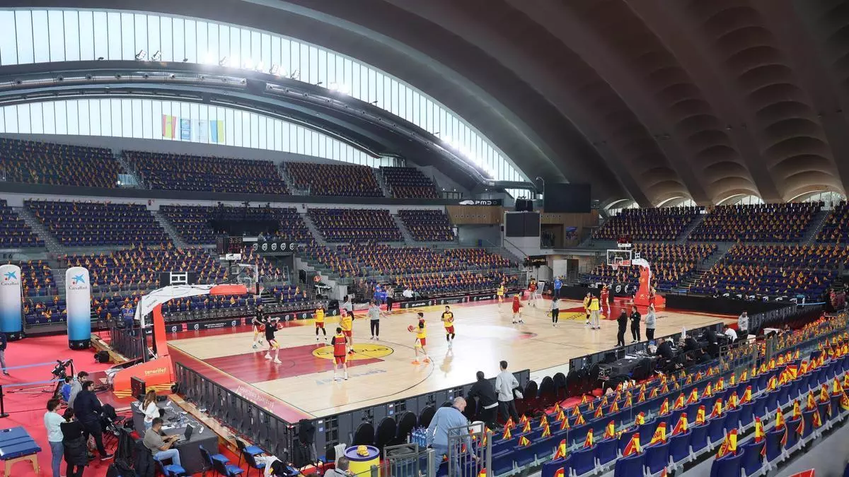 El seleccionador nacional de baloncesto Chus Mateo elogio el Palacio de los Deportes de Oviedo: "El pabellón es extraordinario"
