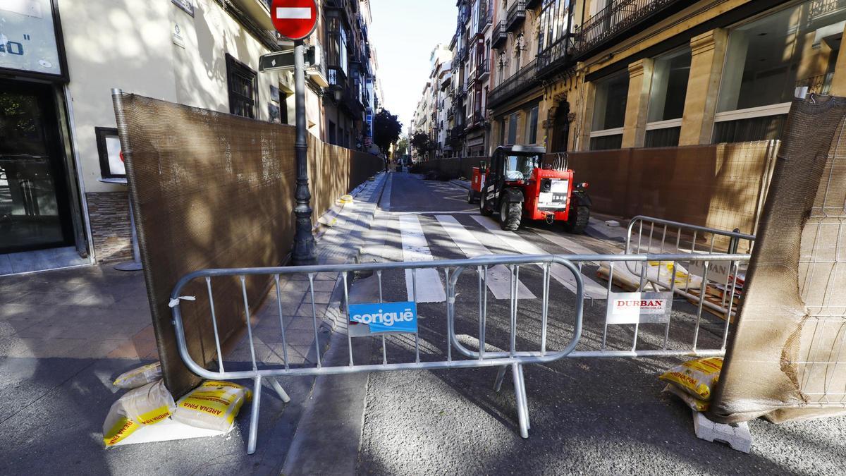 La calle Manifestación, en su esquina con la calle La Virgen.