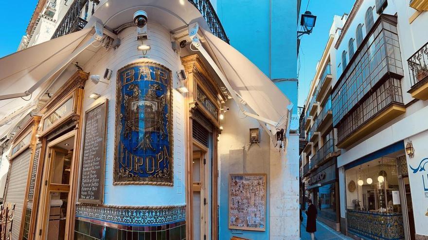 El bar del centro de Sevilla con más de 100 años de historia que ha acogido tertulias, cierres y cambios en el barrio de la Alfalfa: "Las croquetas caseras son las mejores de la ciudad"