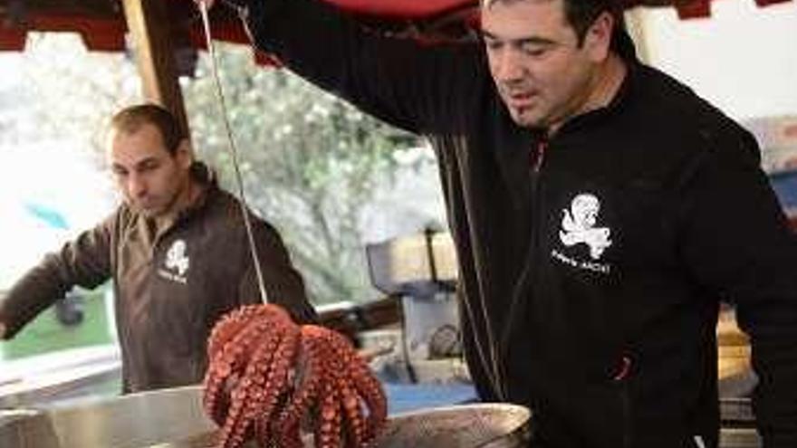 Asturias y Galicia se unen por la gastronomía en el parque Jovellanos de Mieres