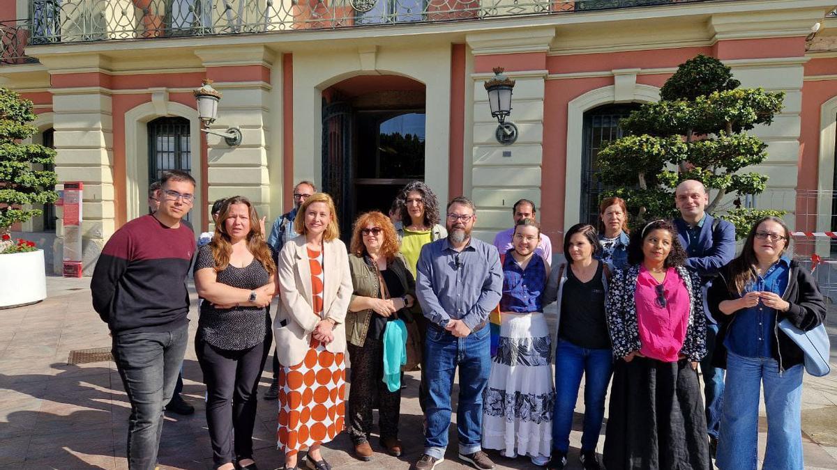 Acto de presentación de la lista de Podemos, IU y Alianza Verde, frente el Consistorio murciano