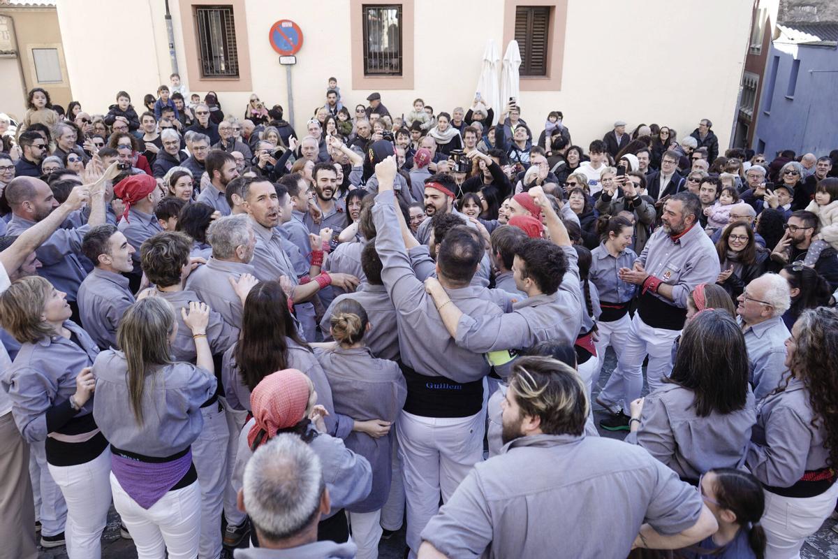 La pujada i baixada del pilar de quatre dels Tirallongues a Manresa