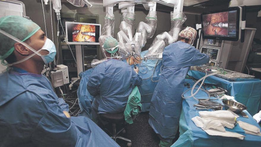 Imagen de una intervención quirúrgica realizada con el robot Da Vinci.