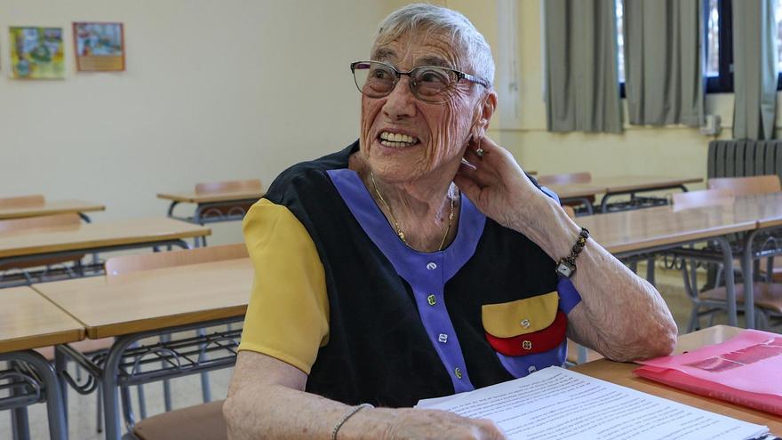 María Rosel, estudiante de inglés a los 90 años