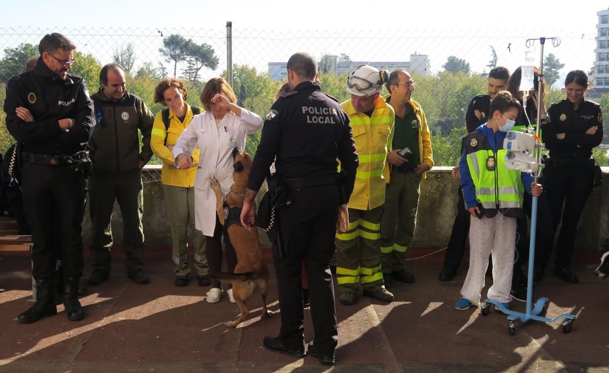 La asociación Sonrisas visita  a los niños hospitalizados en el Reina Sofía