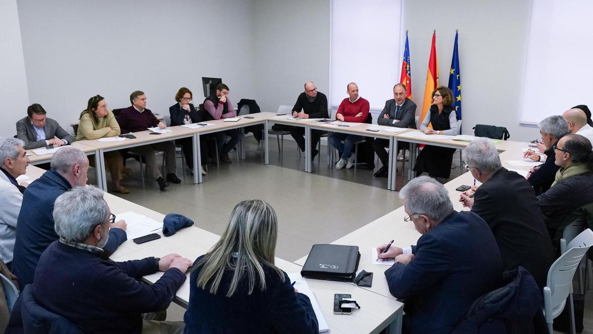 El conseller de Emergencias e Interior, Juan Carlos Valderrama, preside la reunión de la Comisión de Festejos Taurinos Tradicionales