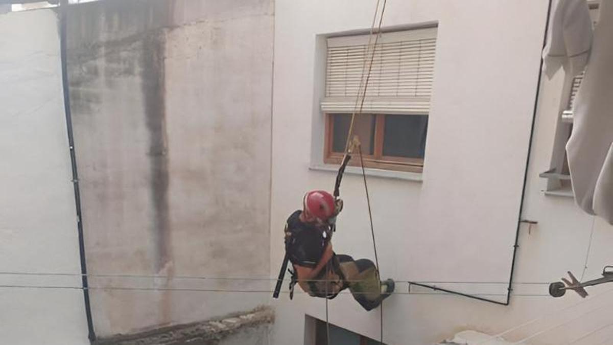 Bomberos asisten en el accidente