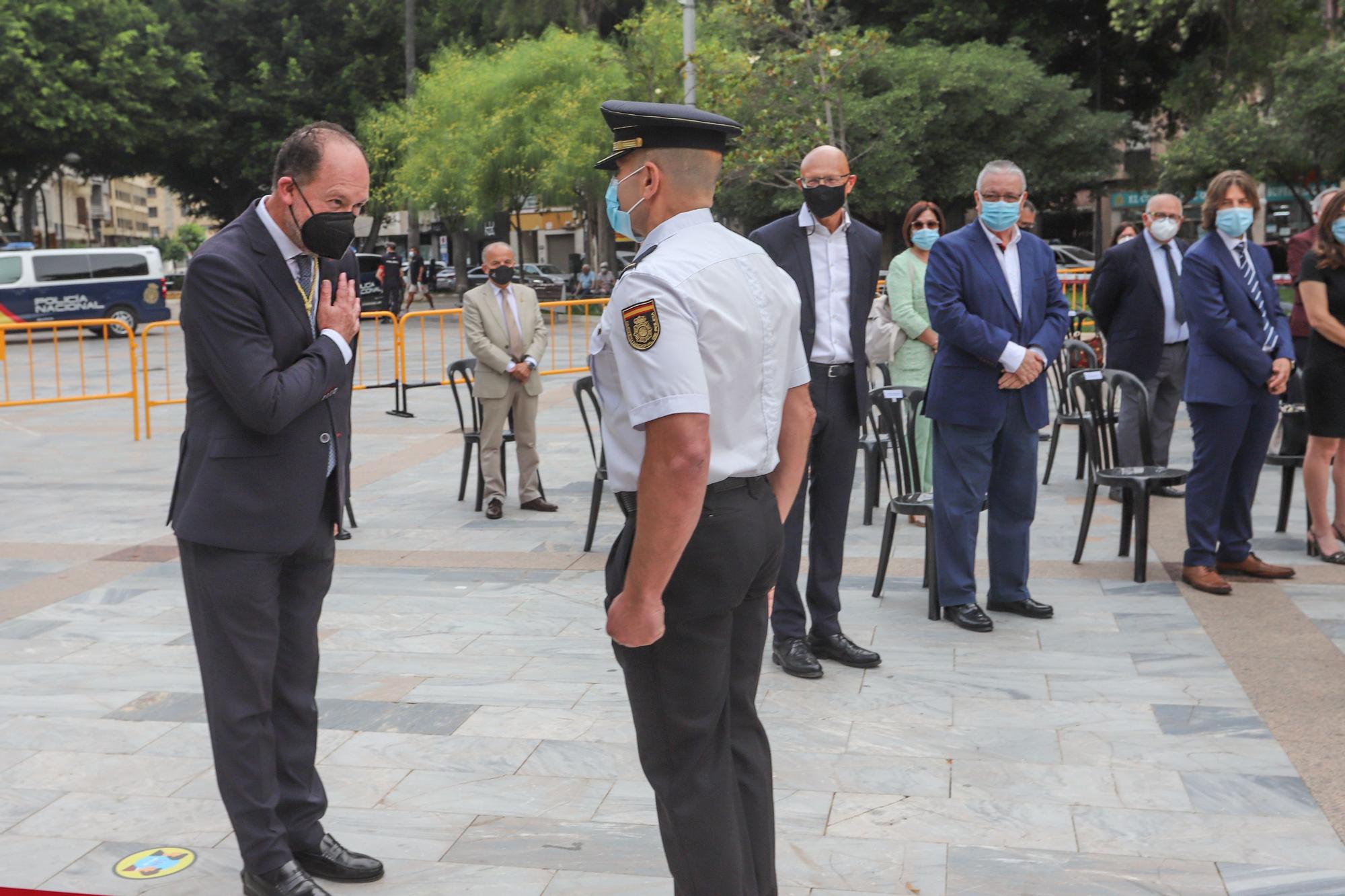 Ceremonia de entrega del bastón de mando  al inspector jefe de la Comisaría de la  Policía Nacional de Orihuela