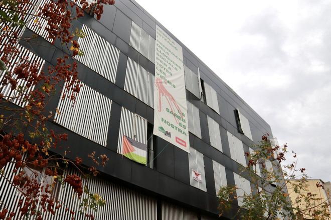 40 familias de Sabadell temen perder sus viviendas sociales por el fin del acuerdo entre la Generalitat y la Sareb