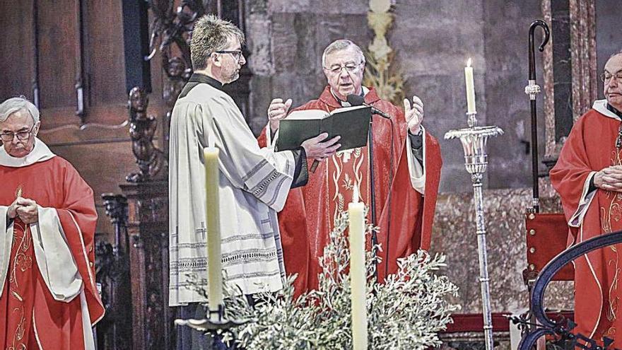 El obispo de Mallorca SebastiÃ  Taltavull, en su homilÃ­a del Domingo de Ramos.