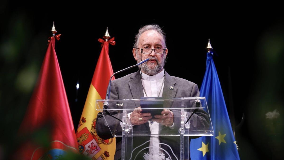 El obispo de Bangassou hasta su renuncia por problemas de salud, Juan José Aguirre, en octubre de 2025, cuando recibió la Medalla de la Ciudad otorgada por el Ayuntamiento.