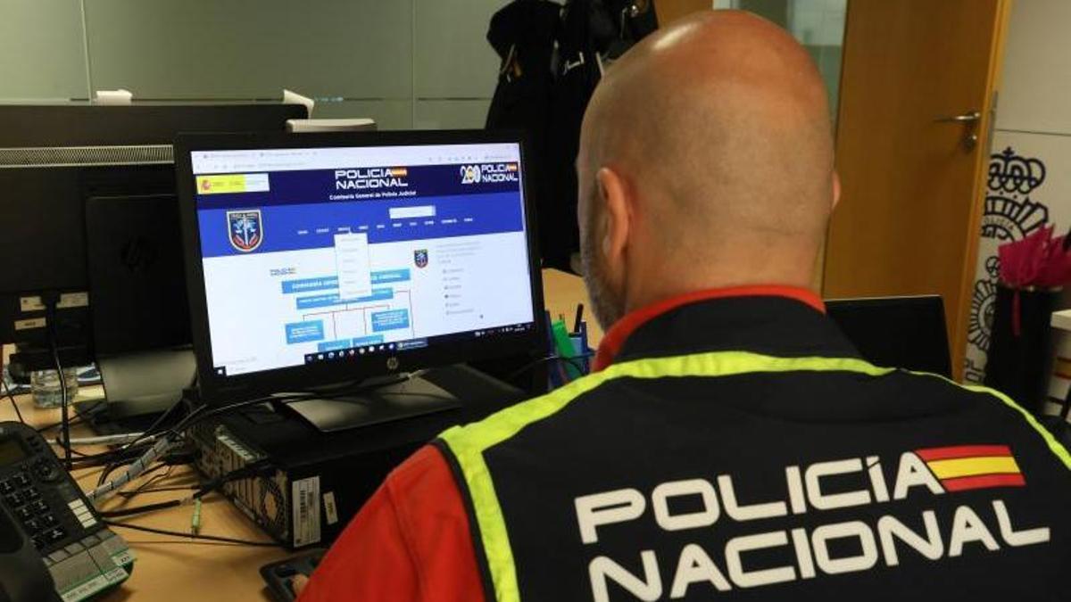 «Cuelga y llama tú»: el mantra policial que puede evitar que te vacíen la cuenta bancaria