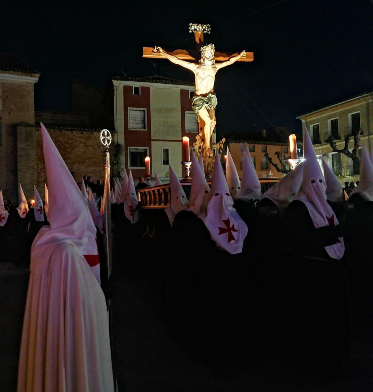El Vía Crucis procesional silencia Toro