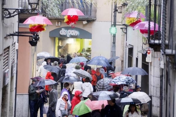 Dilluns de «Temps de Flors» sota la pluja