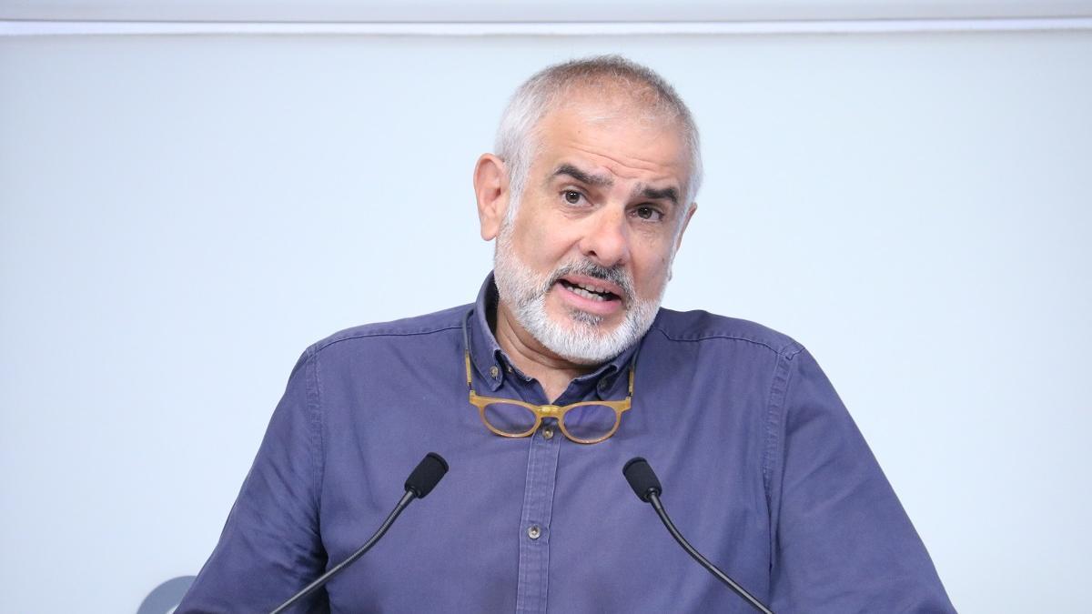 El presidente del grupo de Ciutadans en el Parlament, Carlos Carrizosa, en rueda de prensa este martes