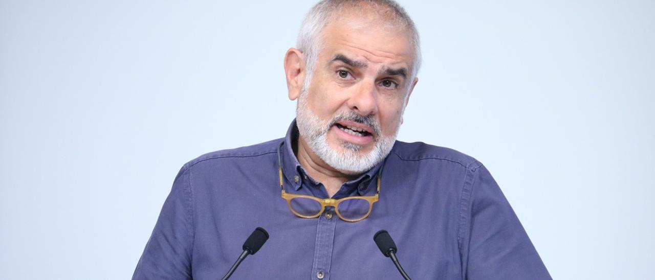 El presidente del grupo de Ciutadans en el Parlament, Carlos Carrizosa, en rueda de prensa este martes