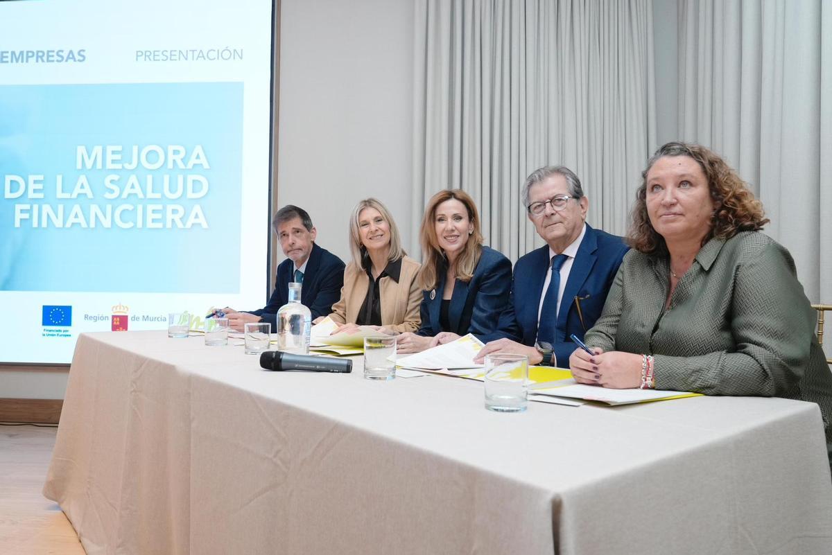 La presentación del 'Cheque revitaliza' tuvo lugar este lunes con la presencia de la consejera López Aragón en Murcia.