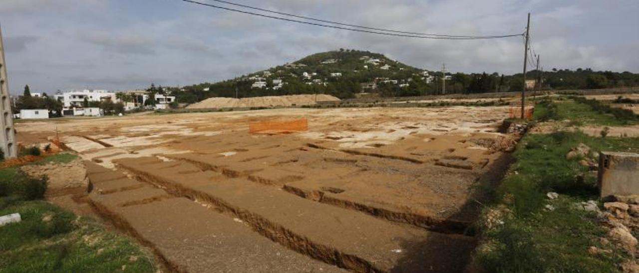 Las zanjas de cultivo de época púnica desenterradas en la parcela del hospital. | VICENT MARÍ