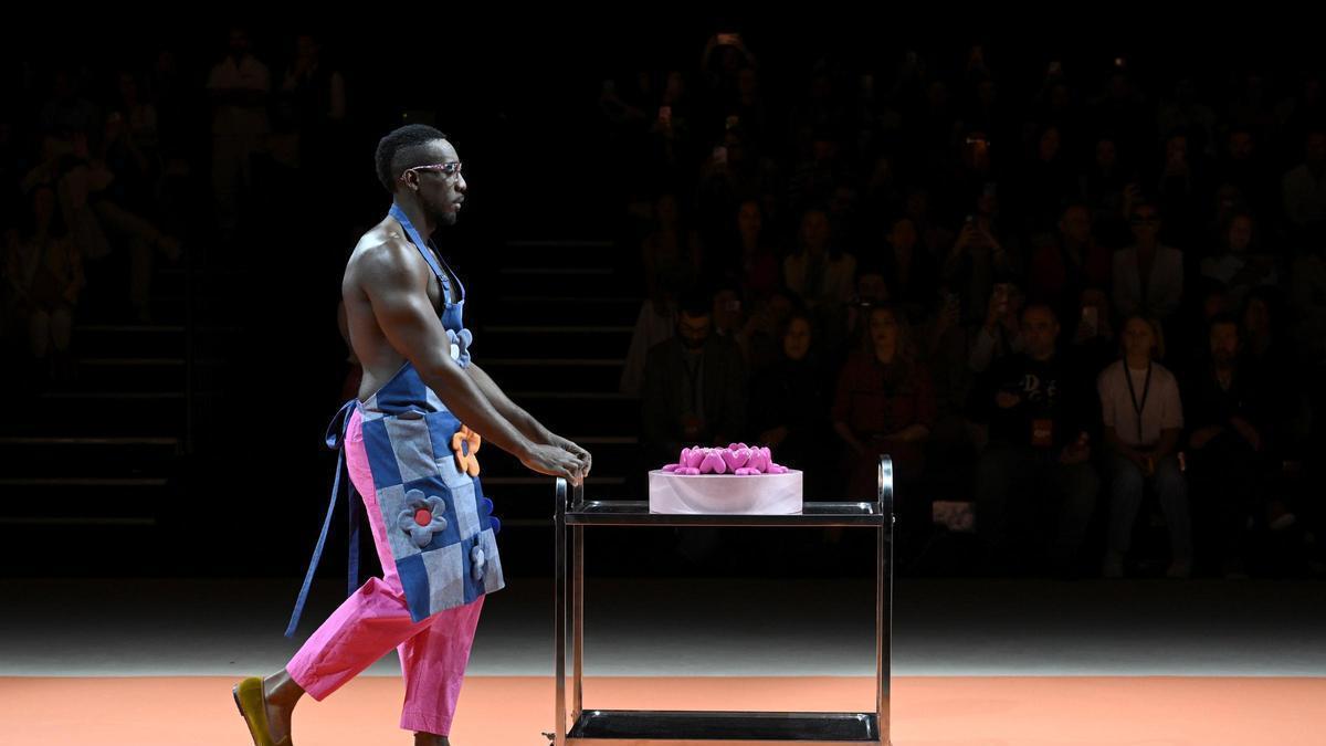 Ágatha Ruiz de la Prada lleva una tarta de queso "made in Alicante" a la Mercedes-Benz Fashion Week