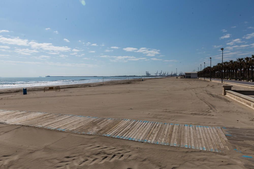 La playa de València es un desierto