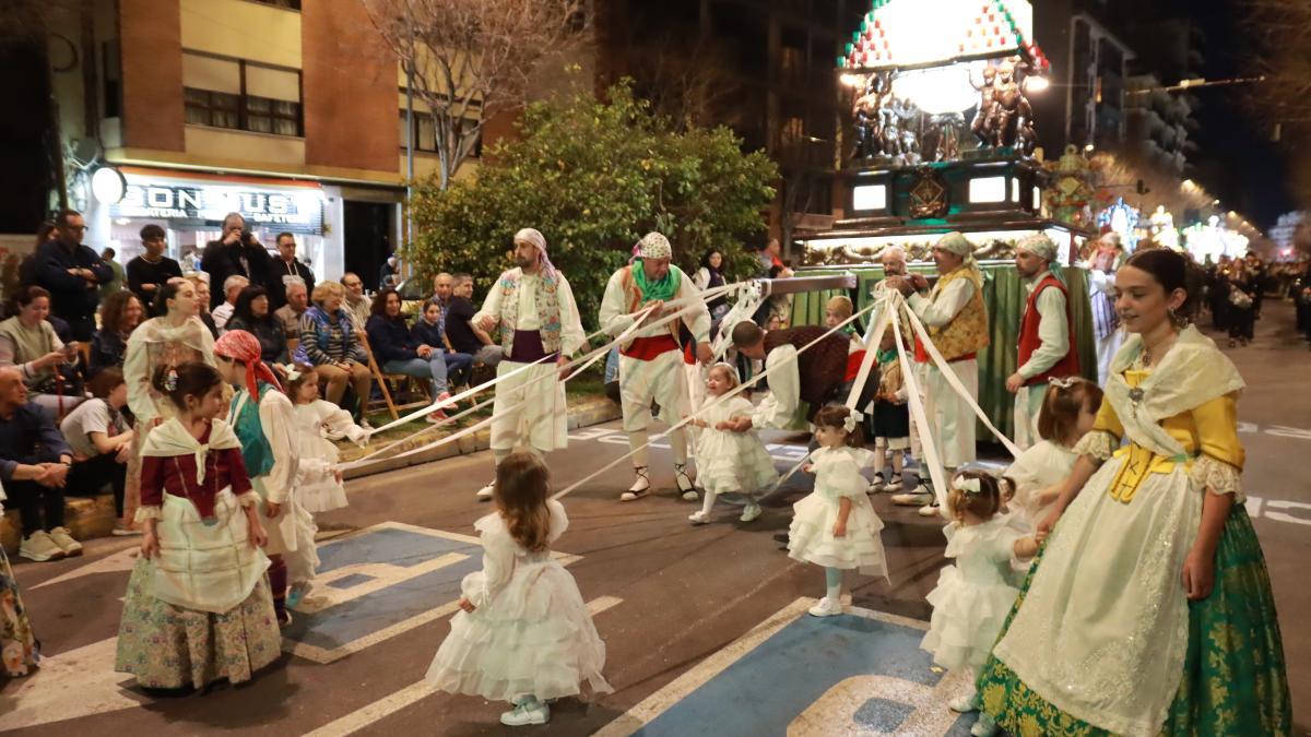 Les 'xiquetes del meneo' en el Desfile de Gaiates