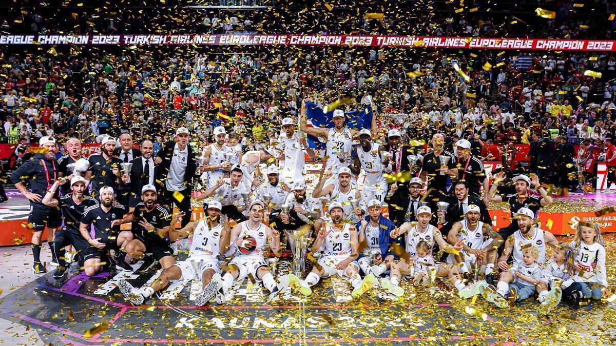 Los jugadores del Real Madrid celebran su triunfo en la Euroliga