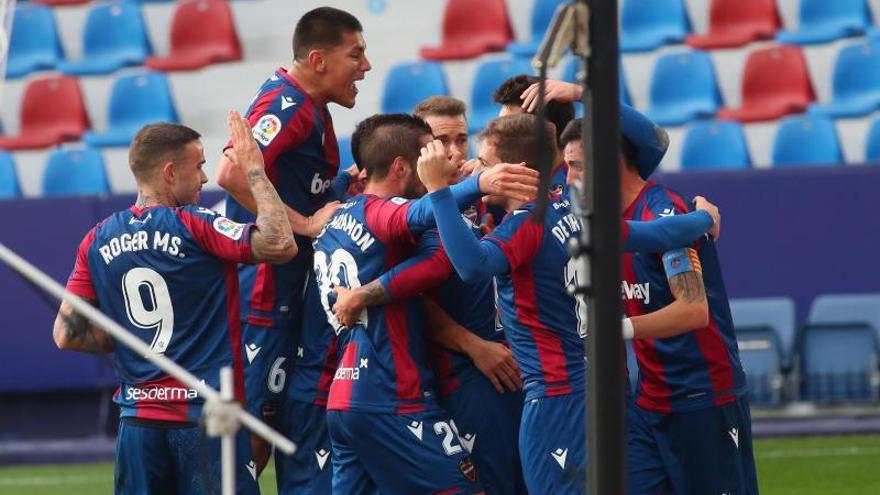 El Levante UD celebra un gol en un partido de la temporada recién terminada.  | J.M. LÓPEZ