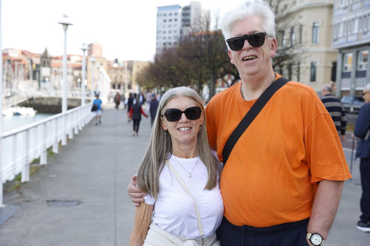 Gijón recibe a los primeros cruceristas de la temporada (en imágenes)