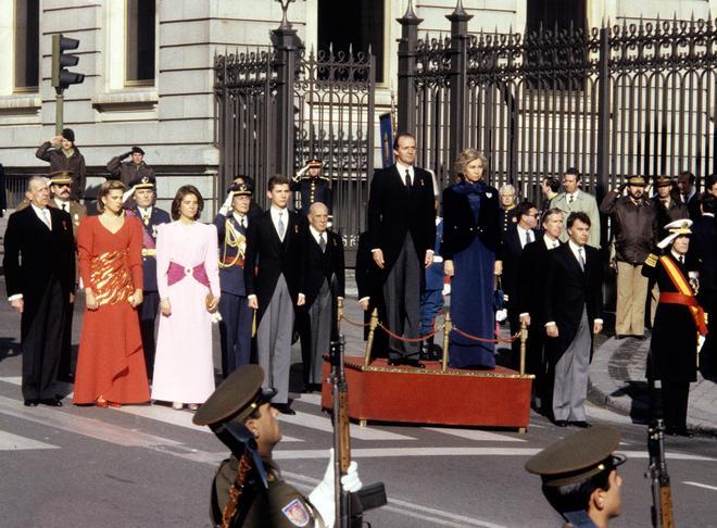 La familia real durante la jura de la Constitución del entonces príncipe Felipe