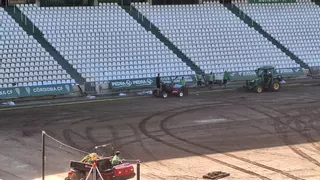 El Córdoba CF inicia los trabajos de mejora del sistema de riego y de cambio del césped