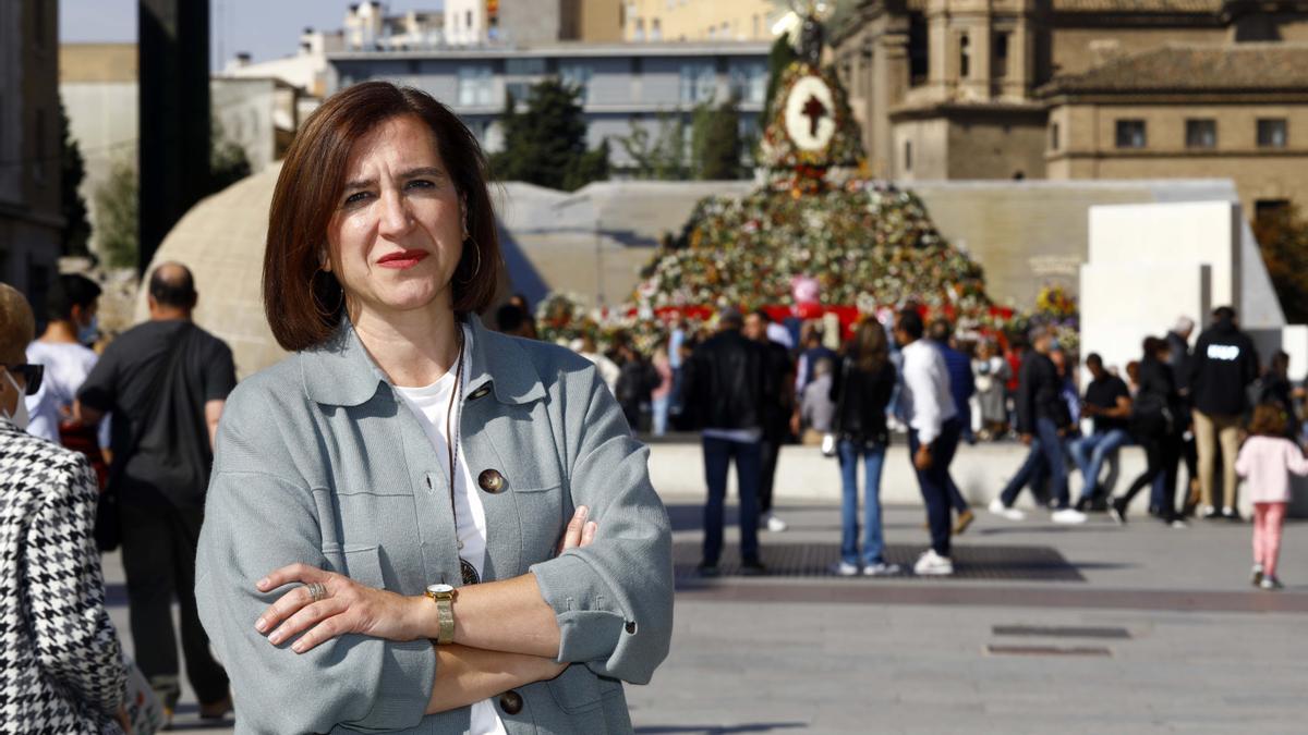 La vicealcaldesa de Zaragoza, Sara Fernández en la plaza del Pilar.
