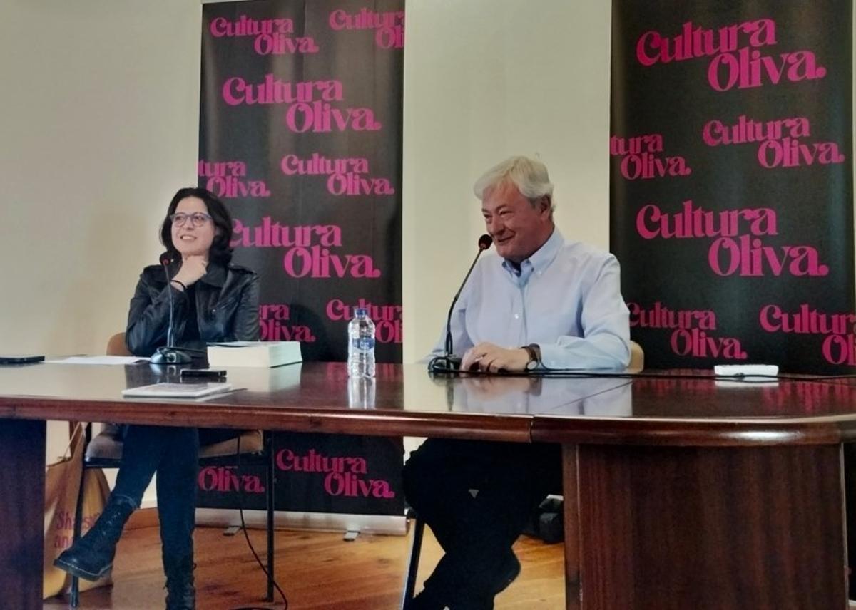 Àngels Gregori y Enric Sòria durante el acto.