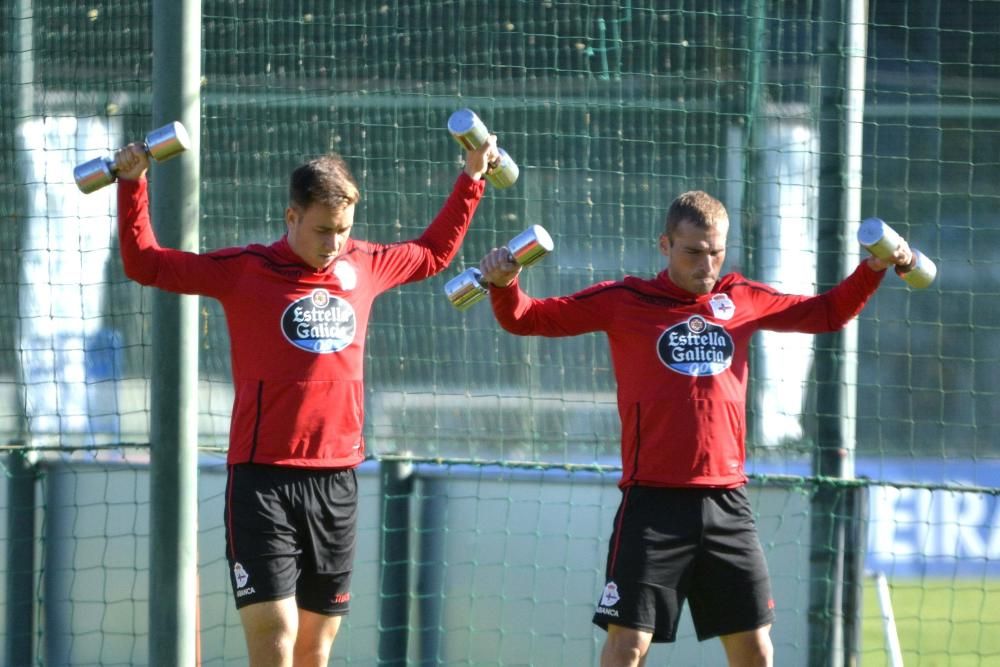 Natxo González programó una sesión con circuito físico, ejercicios tácticos y acciones a balón parado en el penúltimo entrenamiento antes de recibir al Elche en Riazor.